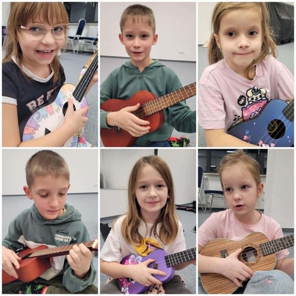 Dzieci uczęszczający na zajęcia ukulele