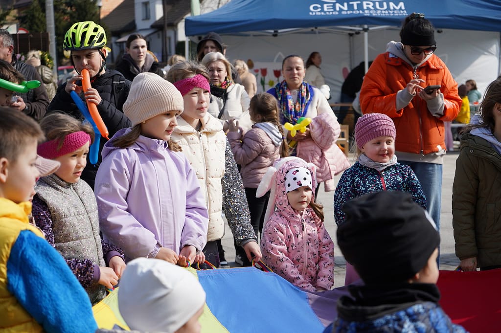 dzieci na placu Dietla