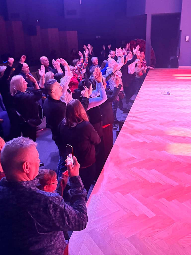 widownia przy scenie