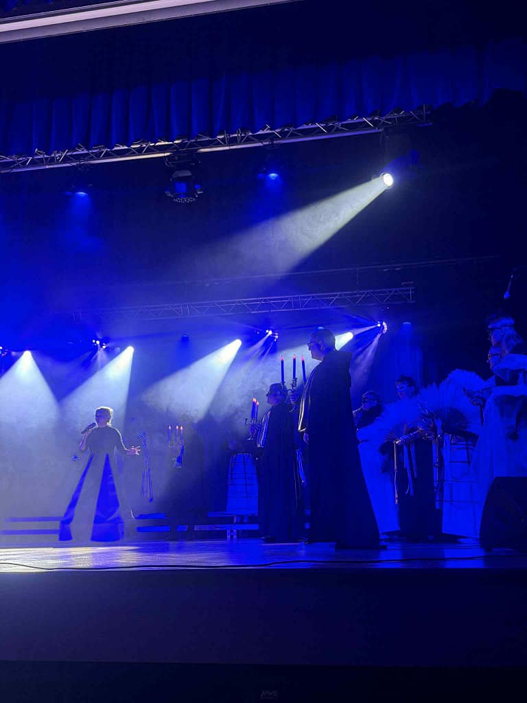 grupa śpiewacza i taneczna