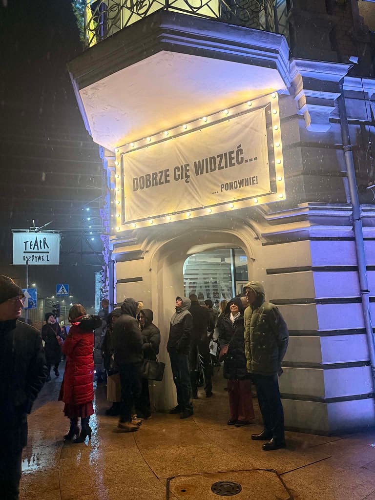 wejście do teatru rozrywki