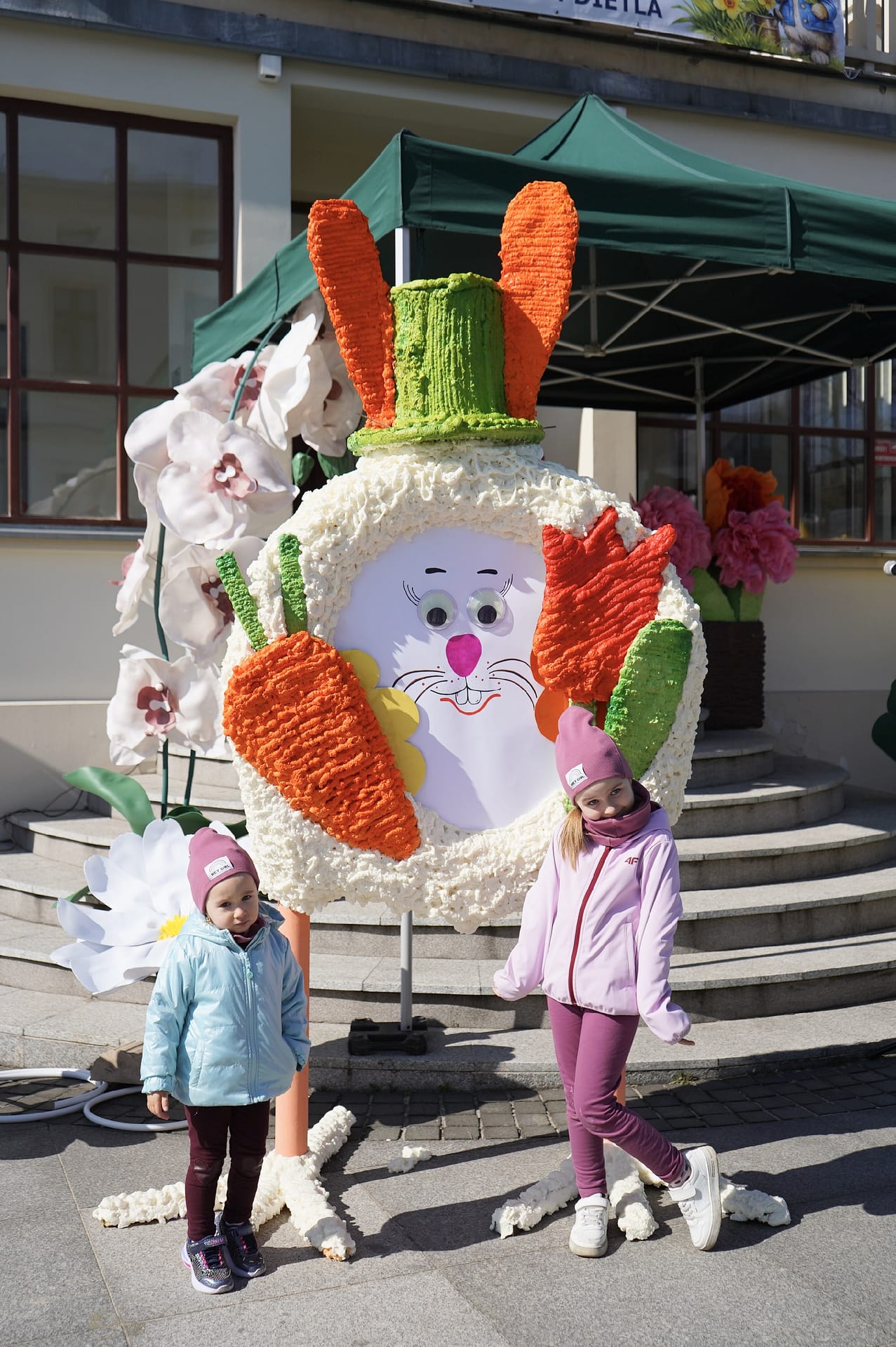 maskotka jarmarku zajączek wielkanocny