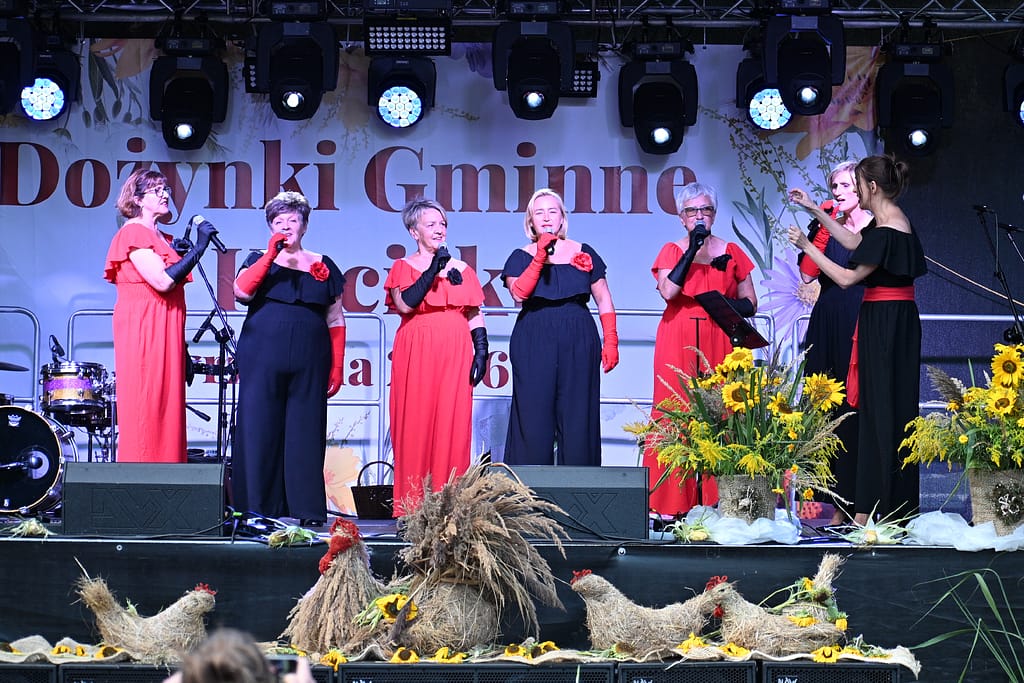 występ zespołu tesamee